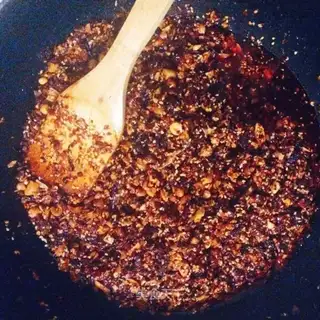 Spicy pepper oil