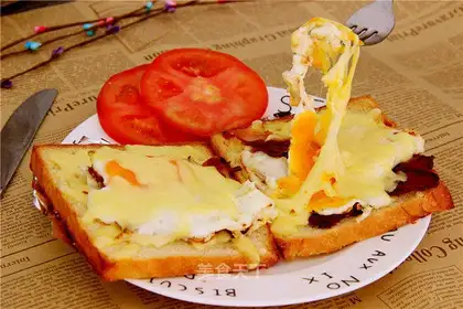 A simple bacon egg pizza