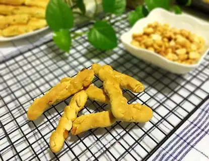 Milk peanut sticks