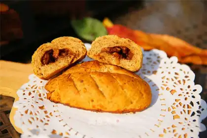 A walnut red sugar apple bread