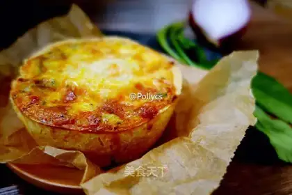 A garden chicken omelet pie