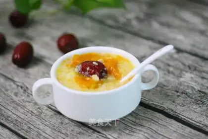 The rice porridge with warm and greasy stomachs