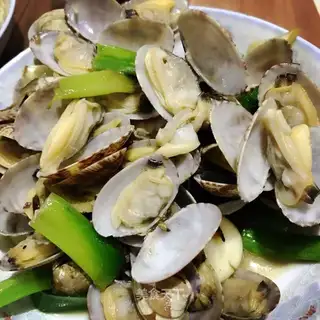 Saffron clams