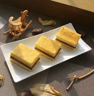 A sandwich with marmalade