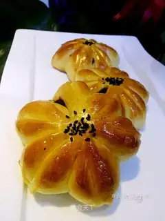 Flowers, bean bread