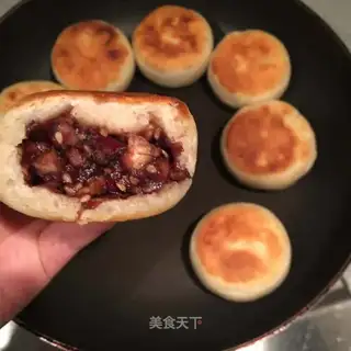 Quick hands for a little snack