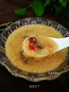 Peaches and rice porridge