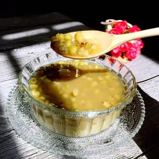 Old red sugar green bean soup