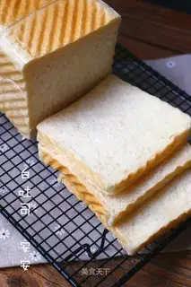 Clean and white toast