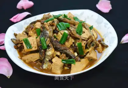 Soy sauce fish dry-fire. Tofu