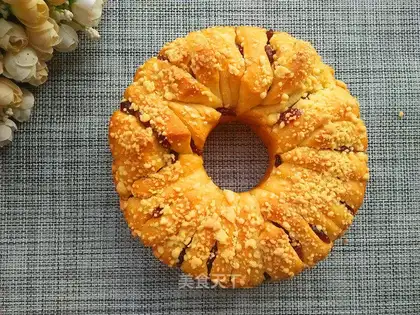 The cranberry gravy tore bread