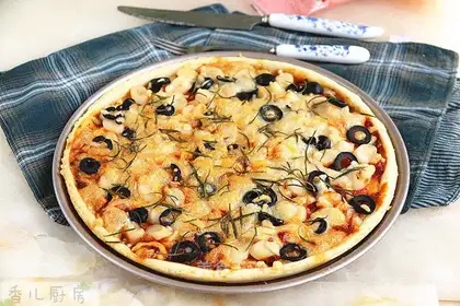 Crab larvae pizza
