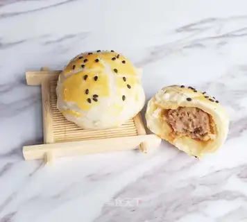 Fresh meat mooncake