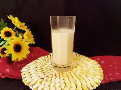 Macro peanut walnuts