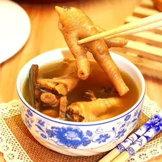 Sea-Madam Seven Bone soup