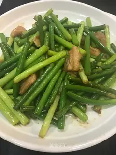 Five flowers and garlic