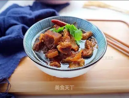 Red beef noodles