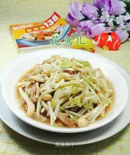 Five bouquets of casserole and white mushrooms