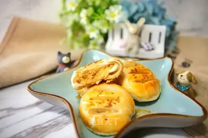 Milk-cracker wife pie