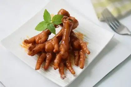 Spicy sauce and claws