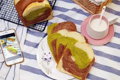 Milky three-coloured toast
