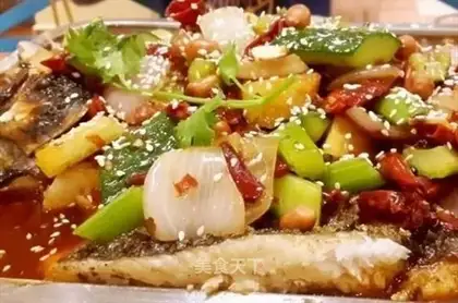 Spicy white and black fish