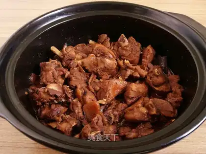 A casserole of ginger bean duck