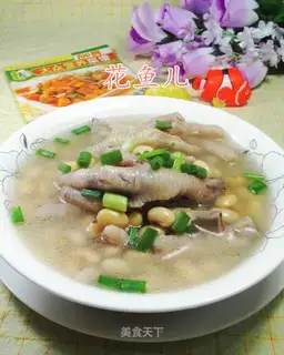 Chicken claw soy soup