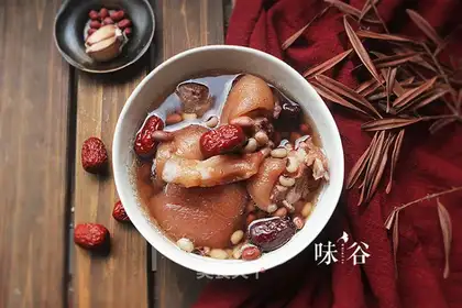 Peanut pig feet soup