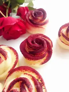 Rose buns