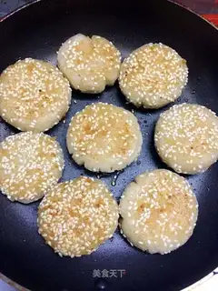Sesame rice cake
