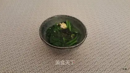 Spinach violet egg soup