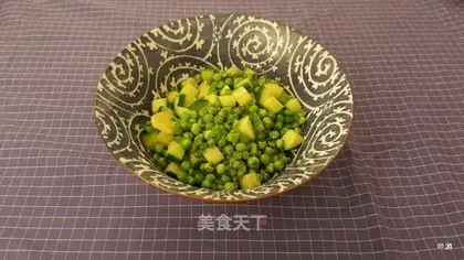 Peas with cucumber