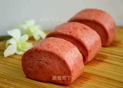 Red rice buns