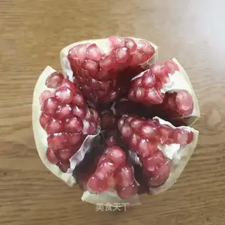 Hand-to-hand pomegranate