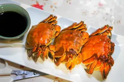 Crabs on the lake