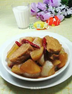 A sour chicken with carrots