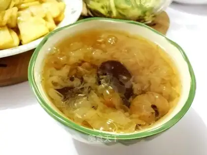 Silver-ear red-leaved cuisine soup