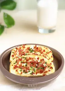 Garlic bacon buns