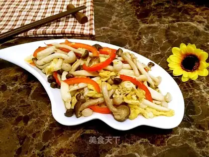 Fried eggs with mushrooms