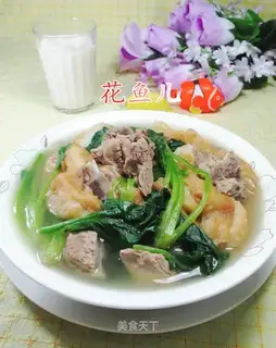 Oil-coated spinach ribs soup