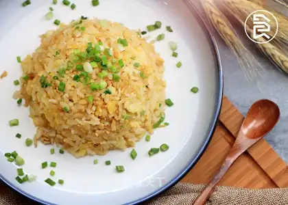 Scramble sauce and garlic