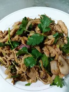 Spicy hands tore meat
