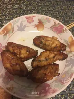 Honey-cooked chicken wings
