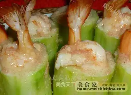 Fish roe, fresh shrimp and cucumber cup