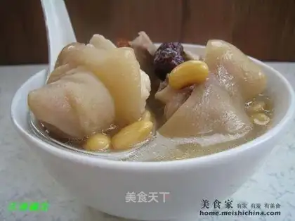 Soybean pork knuckle soup