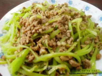 stir-fried meat paste with lettuce