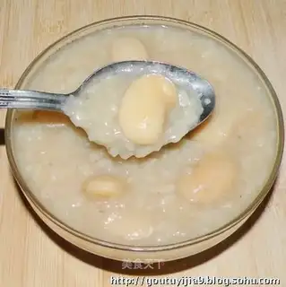 Pork bone kidney bean porridge