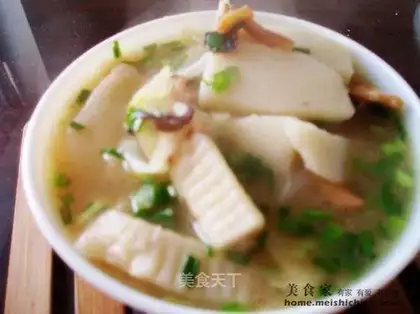 Cuttlefish soup boiled and cut cakes