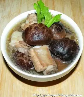 Stewed pork ribs with mushroom